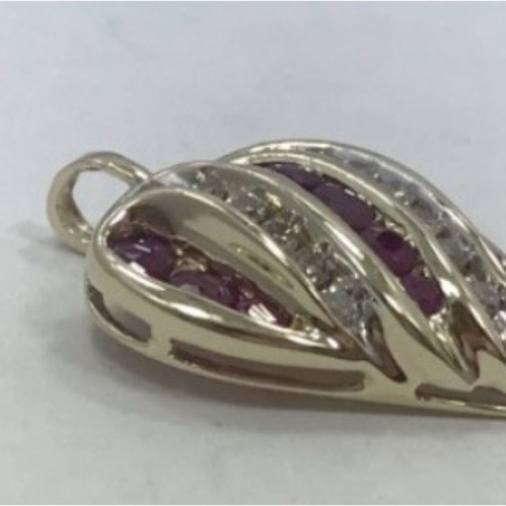 10 Kt Ruby And Diamond Pendent - image 3
